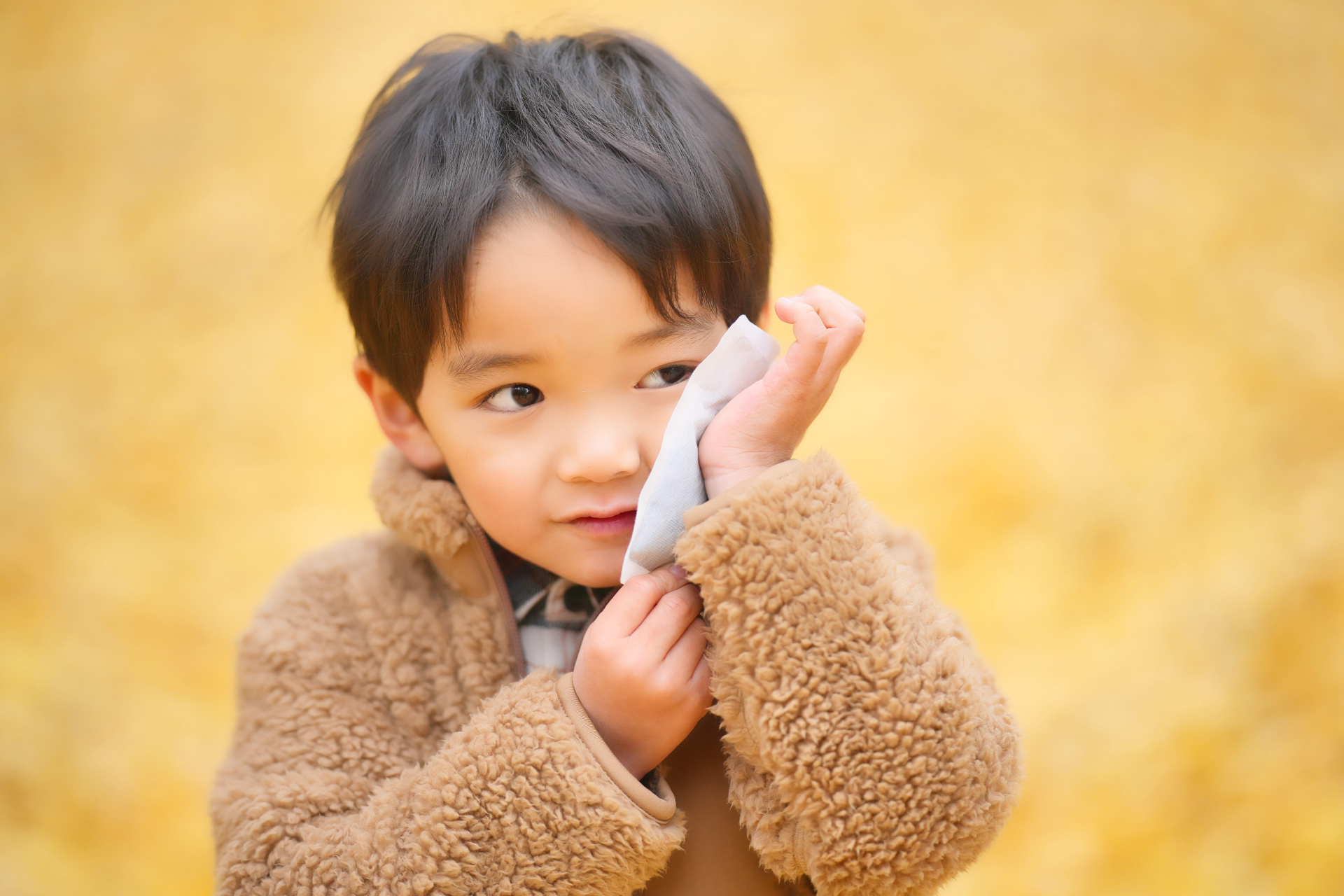 フリースを着た男の子のイメージ